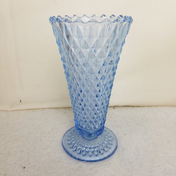 Indiana Glass Diamond Point Blue Pedestal Vase 8 in tall‎ Vtg - Picture 4 of 8